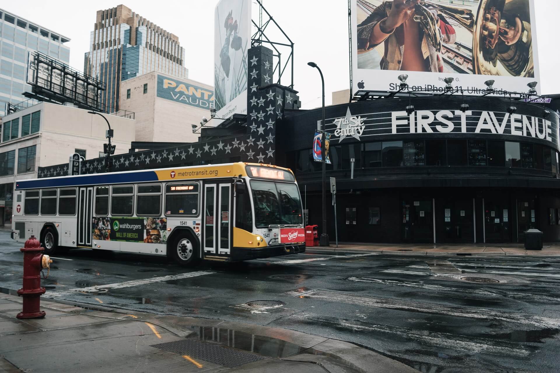 weston-mackinnon-phyfofYbDp8-unsplash Minneapolis downtown